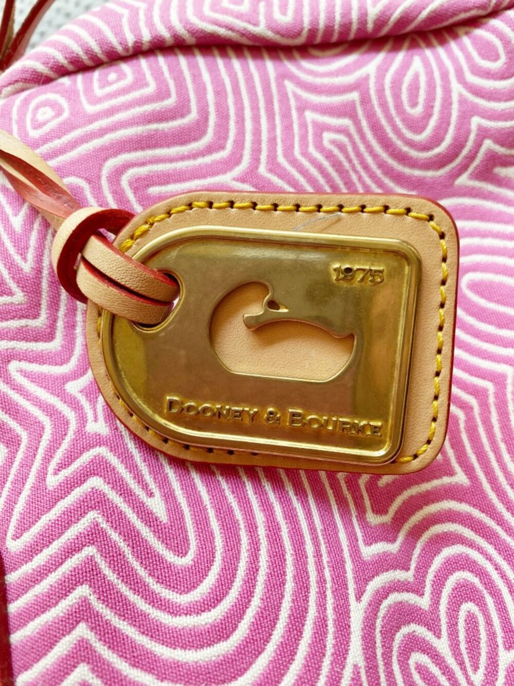 NWT Dooney & Bourke Carla graffiti swirl brocade fabric logo bag - Picture 3 of 5